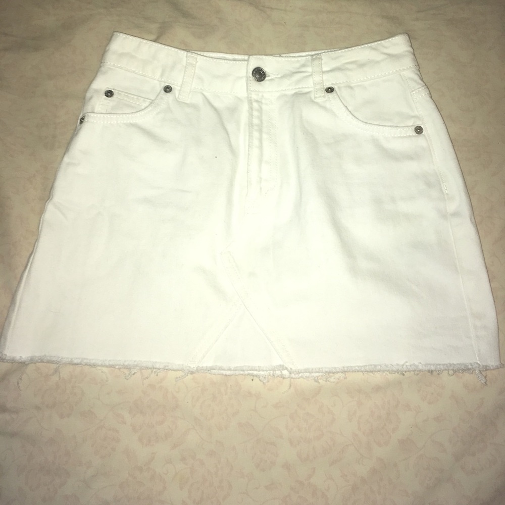 Topshop white skirt NEVER WORN (size 4)